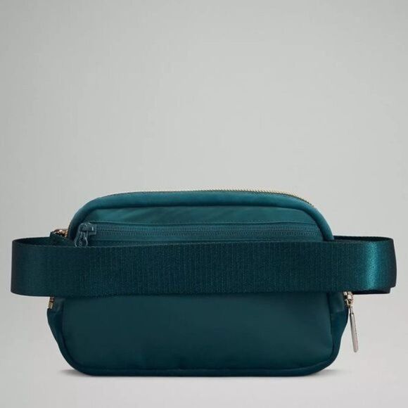 Lululemon Everywhere Belt Bag Velour Green Jasper & Gold Crossbody Bag Nwt - Picture 4 of 6